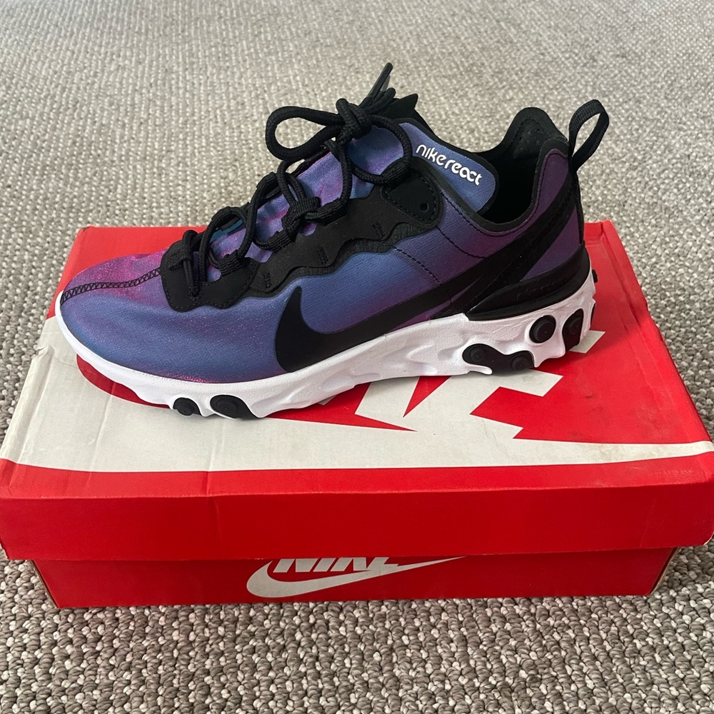 W 8.5 Nike React Element 55